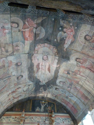  la voûte, représente le corps céleste du Christ entouré des 12 apôtres