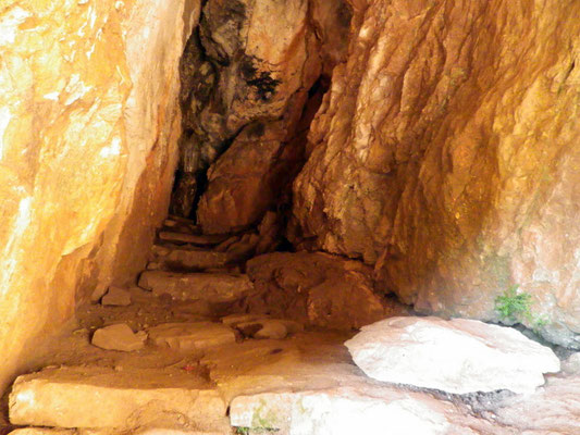 Intérieur de la grotte du Saint qui sue.