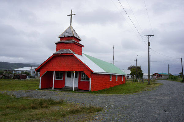 Eine der vielen Holzkirchen auf Chiloé