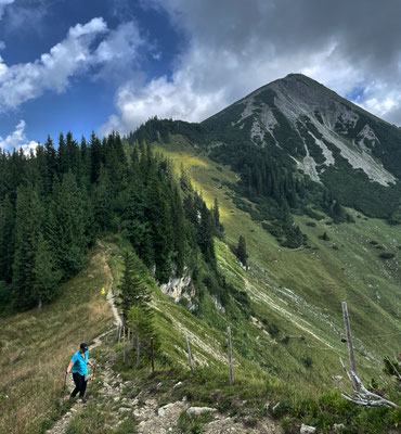 Blick zurück zum Geigelstein beim Aufstieg auf den Breitenstein