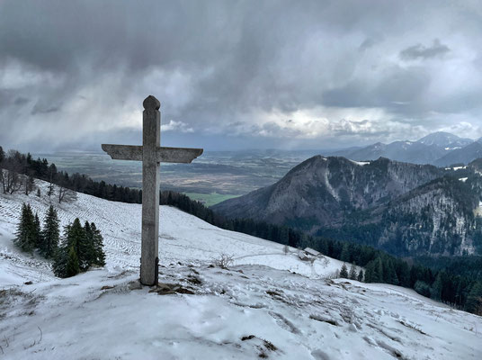Am Erlbergkopf Gipfel im Winter