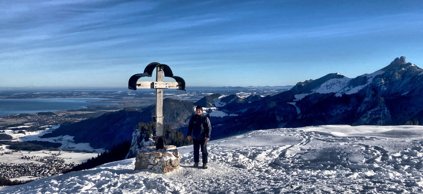 Am Laubenstein Gipfelkreuz im Winter