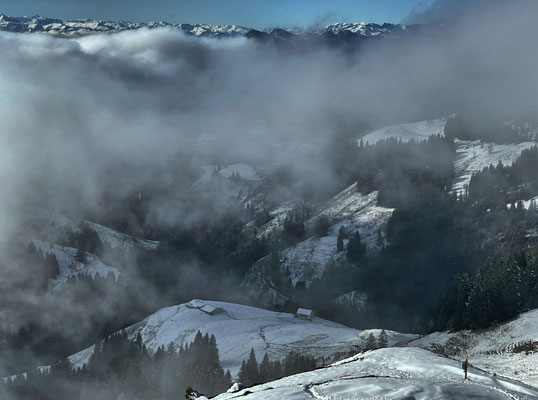 Tiefblick vom Wandberg Gipfel