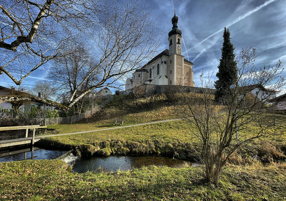 Kirche St. Johannes der Täufer in Breitbrunn am Chiemsee