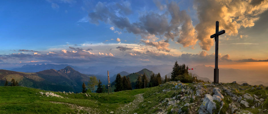 Sonnenuntergang am Hochries-Gipfel