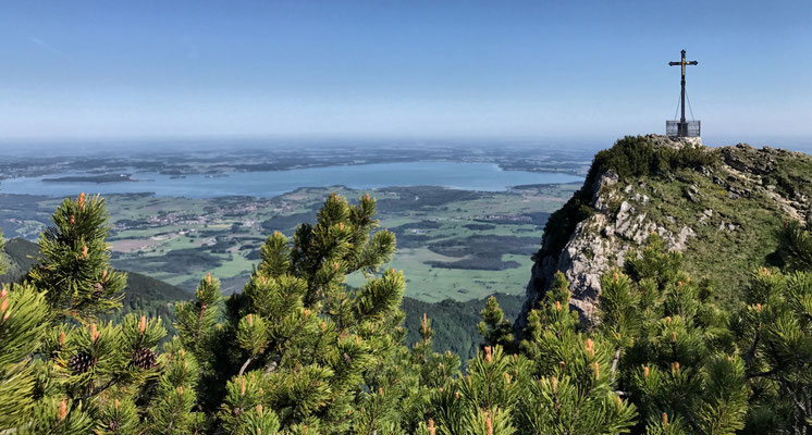Hochfelln mit dem Chiemsee im Hintergrund