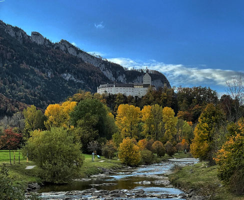 Blick über die Prien auf Hohenaschau