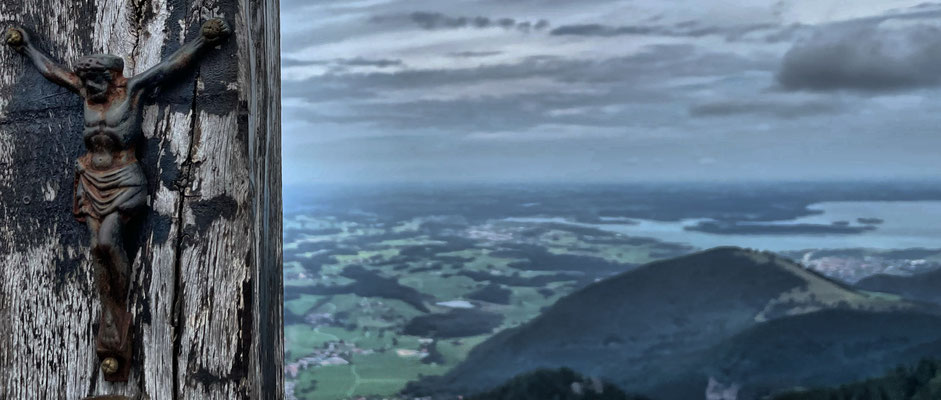 Gipfelkreuz mit Aussicht