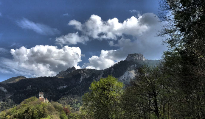 Hohenaschau mit der Kampenwand im Hintergrund