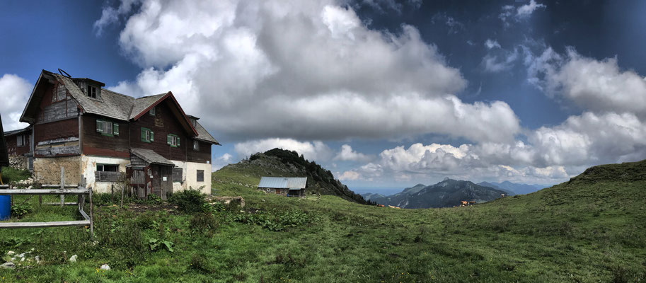 Die Klausenhütte im Sommer
