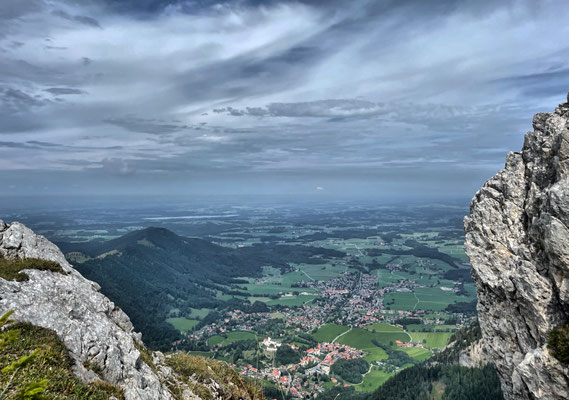 Tiefblick auf dem Weg zur Sonnwendwand