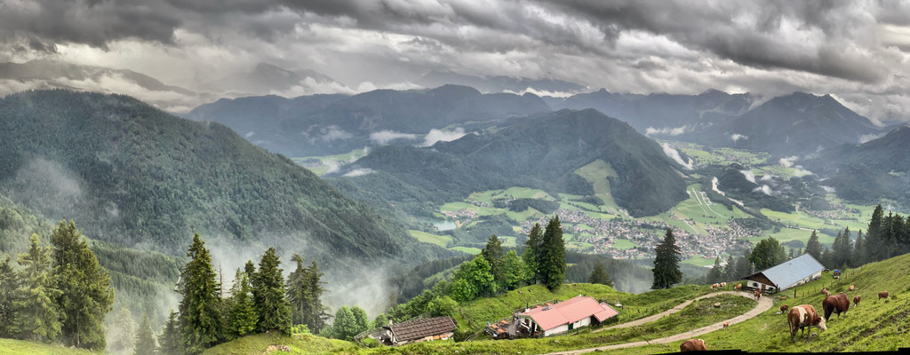 Blick vom Hochgernhaus ins Tal