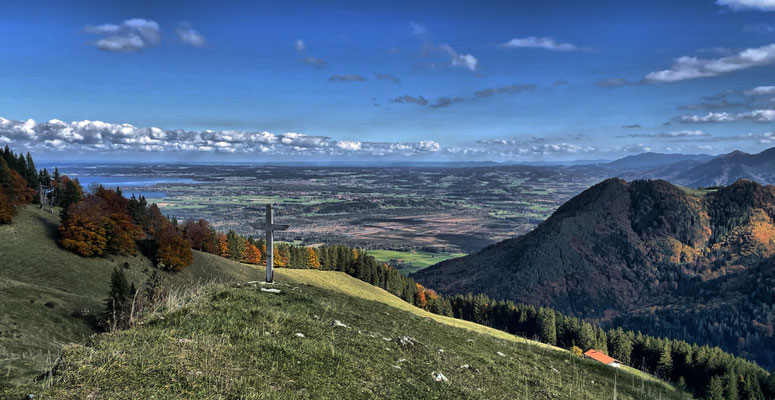 Aussicht auf Chiemsee und ins Voralpenland vom Erlbergkopf Gipfel