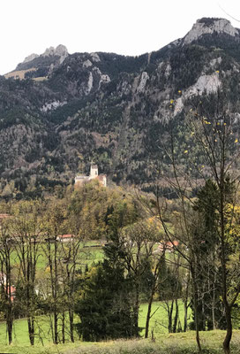 Hohenaschau mit der Kampenwand im Hintergrund