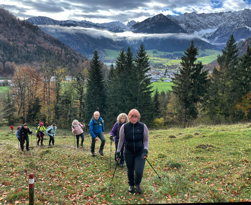 Im Gänsemarsch bergauf