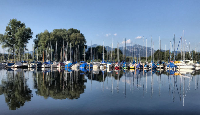 Boote am Chiemseeufer