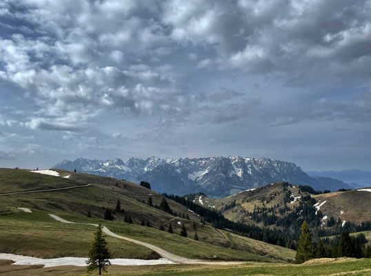 Blick zum Kaiser beim Aufstieg aufs Hochköpfl