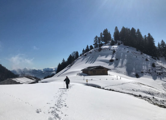 Weglos im Schnee in Richtung Gipfel