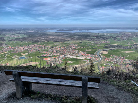 Rastbank mit Aussicht zum Chiemsee
