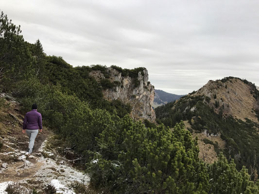 Weg zum Abstieg zwischen Spitzstein und Brandelberg