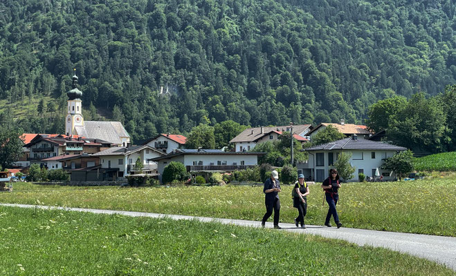 Kurz nach dem Start mit Blick zurück auf Erl