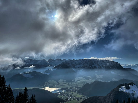 Tiefblick auf den Walchsee und zum Wilden Kaiser