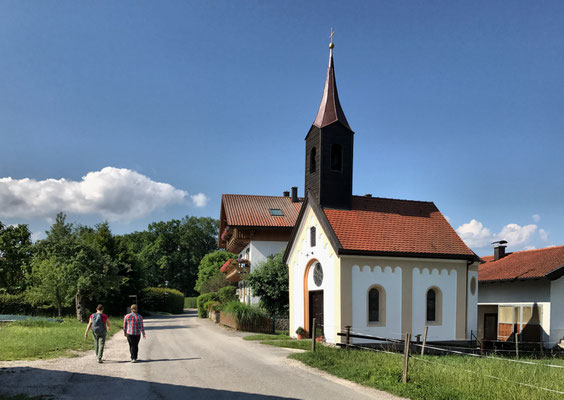 Die Fischer-Kapelle auf dem Weg