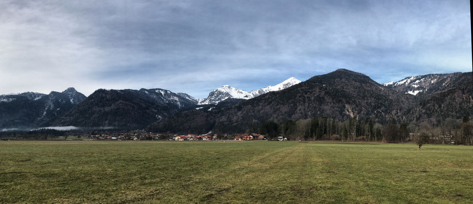 Auf dem Weg zur Brücke über die Tiroler Achen