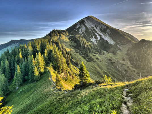 Blick zurück zum Geigelstein beim Aufstieg auf den Breitenstein