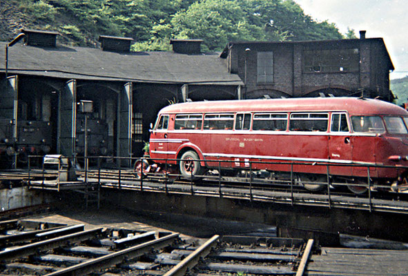 Betzdorf 27.05.1967: StraSchi-Bus 29-1 auf Drehscheibe, letzter Tag
