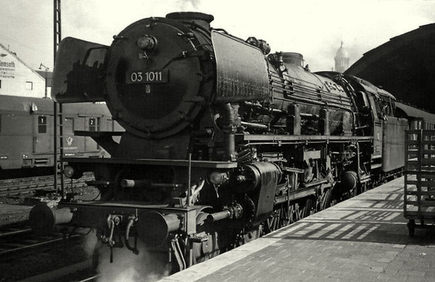 Hagen 1961: Lok 03 1011 vor Schnellzug nach Siegen