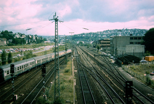 Mitte der 1980er Jahre ist das Eisenbahn Ausbesserungswerk weg und die Autos sind da.