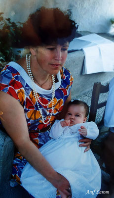 Amalia Alba en el bautizo de Irish Vico Moral.(nieta de Casiano) 1988.