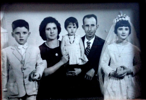 La familia Navas Bermúdez con sus tres hijos