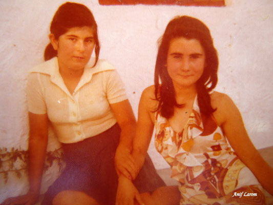 Ani Moral Ordoñez y Fina Moral Padilla, en sus tiempos adolescentes.