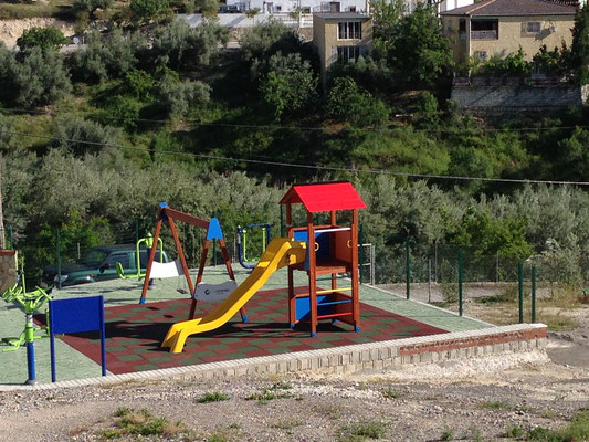 Parque infantil, en carretera de Alcaudete