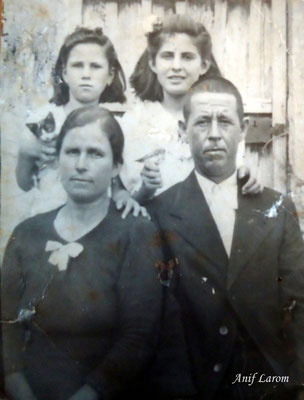 Antoñolín Padilla Olmo, nació el día 24 de diciembre de 1901. María, Nati y Araceli (La Solana) (1938)