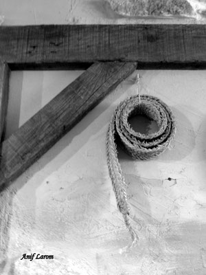 Tira de esparto trenzado en varios ramales. Se utilizaba en el cortijo La Solana, para apretar el queso, en su elaboración.