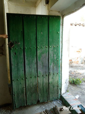Puerta de entrada al cortijo Los Chocolates.