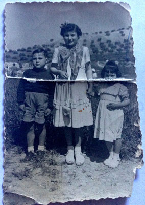 Manuela con sus hijos (esposa de Nicolás Bermúdez Zuheros (Las Salinas)