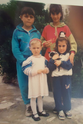 Dani, Mónica, Esther e Irish. Cortijo Los Botijos. 1992.