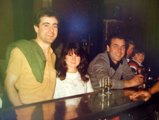 Agustín, Fina, Daniel "El Ciruela" y "El Rasca", con su hijo. Bar Las Escalerillas (Alcaudete)
