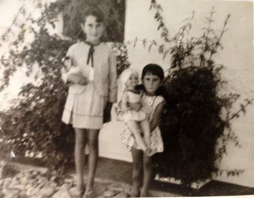 Maravilla y Fina. Hijas de Pablo Moral y Nati Padilla. 1967
