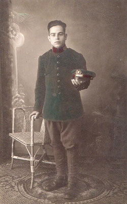 Antonio Vico Borrueco (El Mamello), cumpliendo el servicio militar