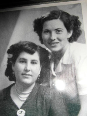 Basilia Malagón y Julia la de Nicomedes.
