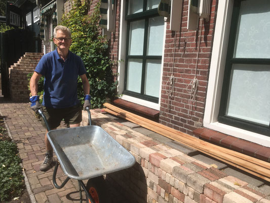 Herman timmerde aan de weg