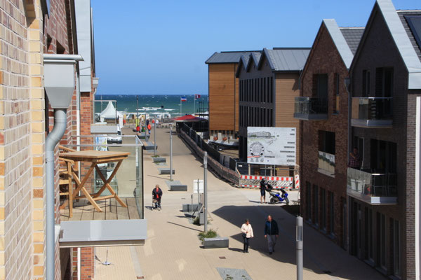 Blick auf die Seebrückenpromenade aus der Ferienwohnung 54°NORD