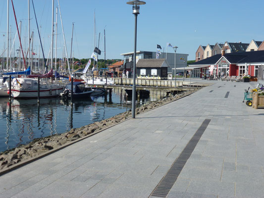 Promenade am Yachthafen