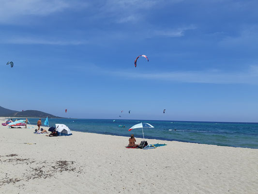 dank dem Wind ein beliebter Kite-Surf Platz