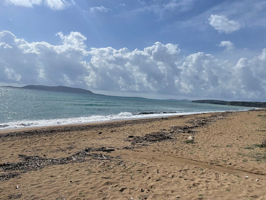 auch dieser Strand gleich beim Campingplatz ist eigentlich sehr schön
